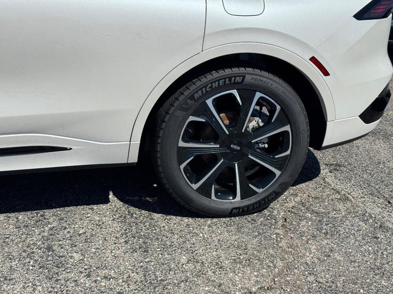 Lincoln Nautilus Vehicle Full-screen Gallery Image 10