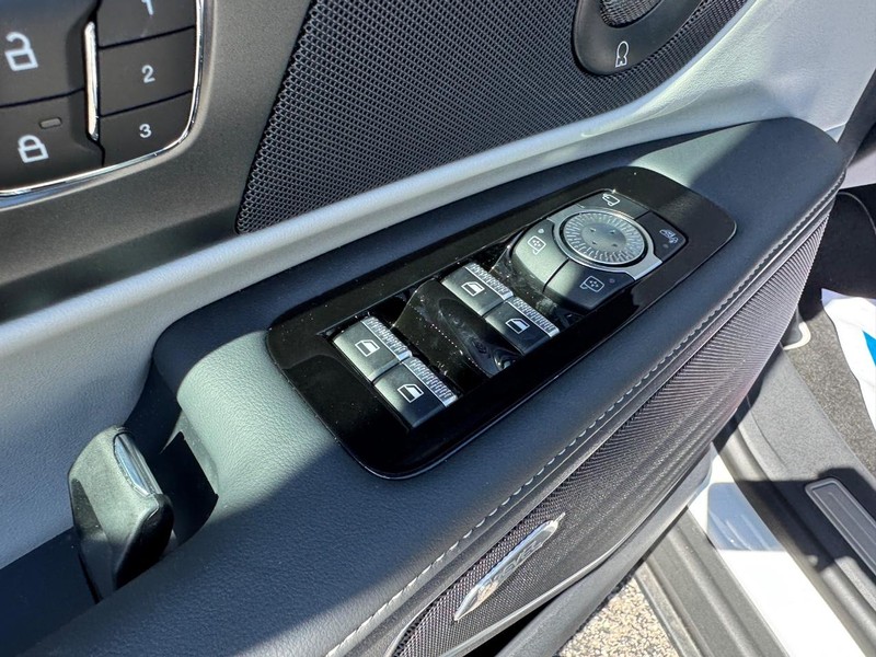 Lincoln Nautilus Vehicle Full-screen Gallery Image 19