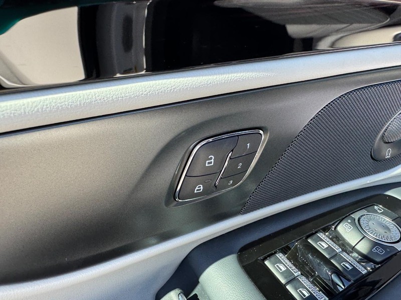 Lincoln Nautilus Vehicle Full-screen Gallery Image 20