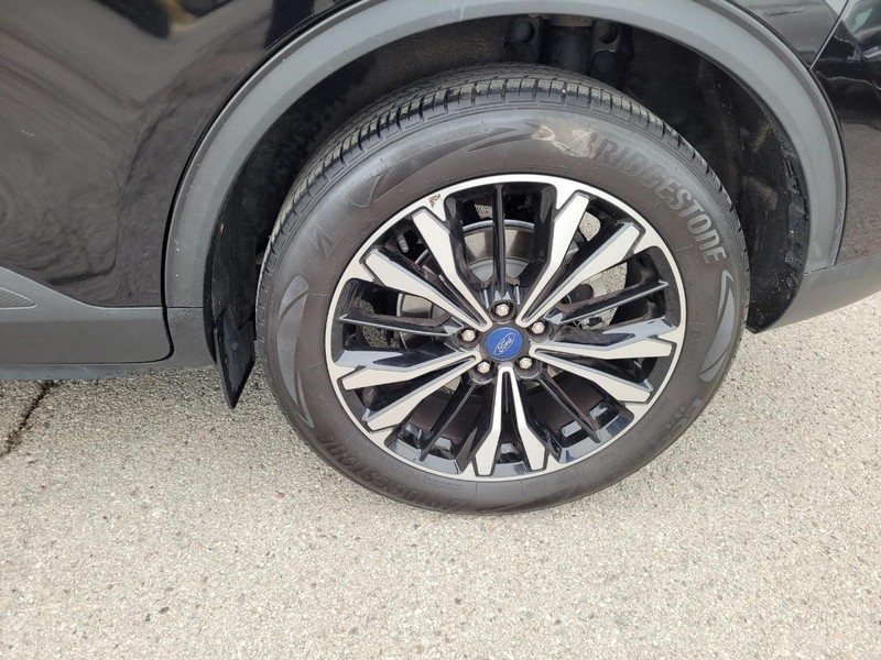 Ford Escape Vehicle Full-screen Gallery Image 10