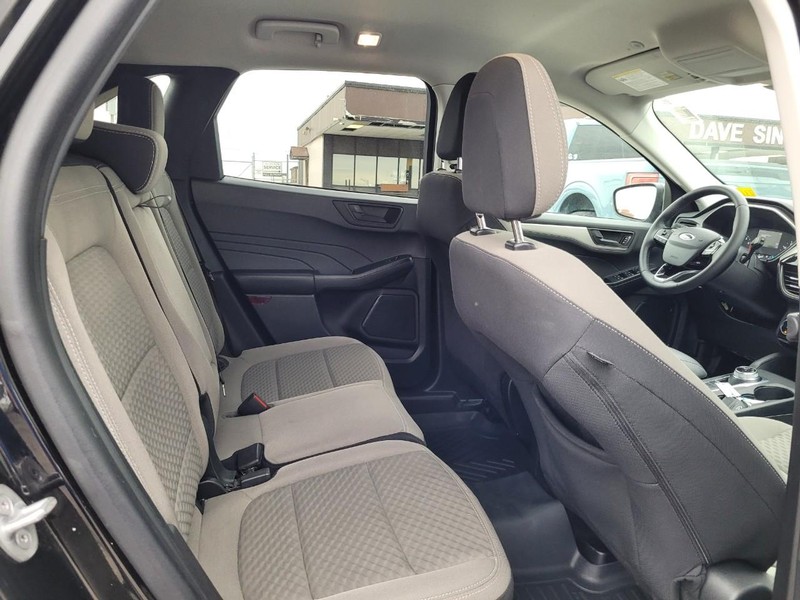 Ford Escape Vehicle Full-screen Gallery Image 12