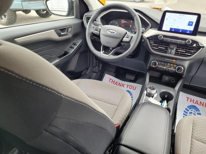 Ford Escape Vehicle Full-screen Gallery Image 13