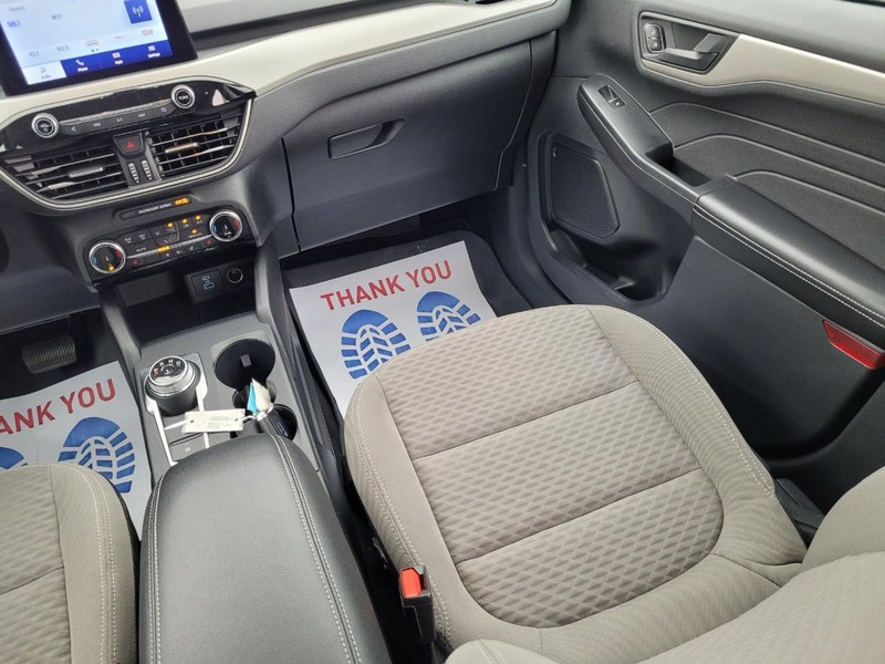 Ford Escape Vehicle Full-screen Gallery Image 15