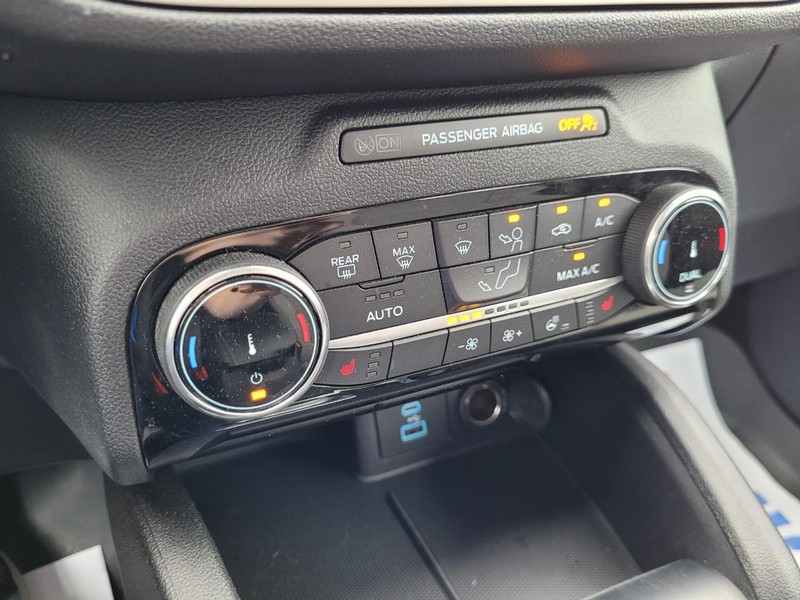 Ford Escape Vehicle Full-screen Gallery Image 21