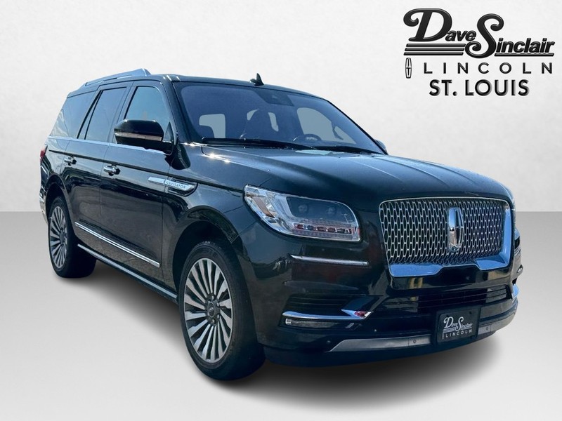 Lincoln Navigator Vehicle Full-screen Gallery Image 03