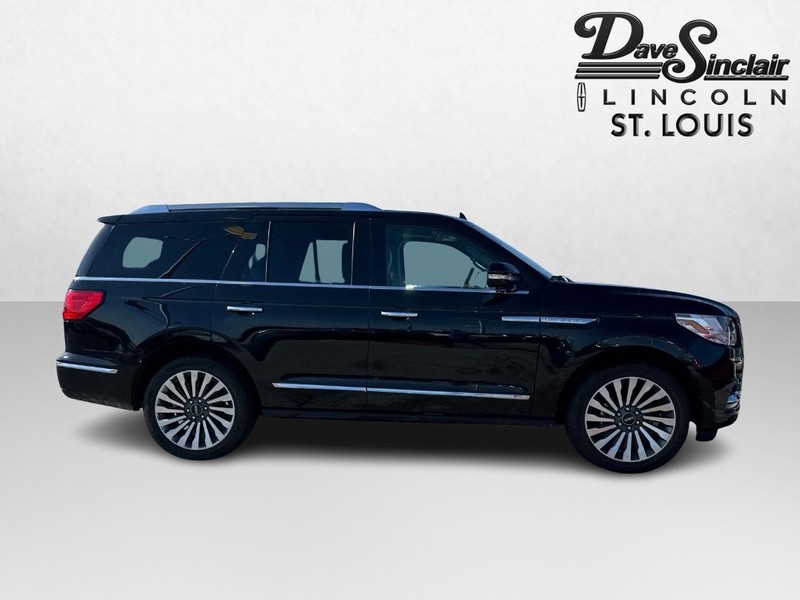 Lincoln Navigator Vehicle Full-screen Gallery Image 04