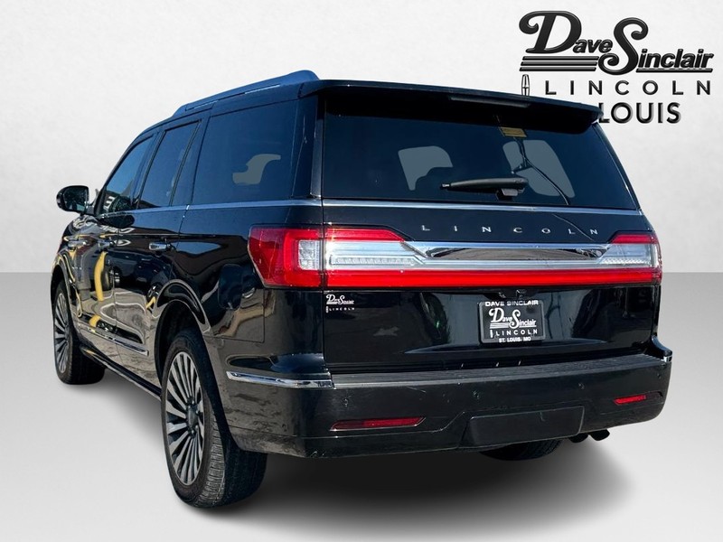 Lincoln Navigator Vehicle Full-screen Gallery Image 07