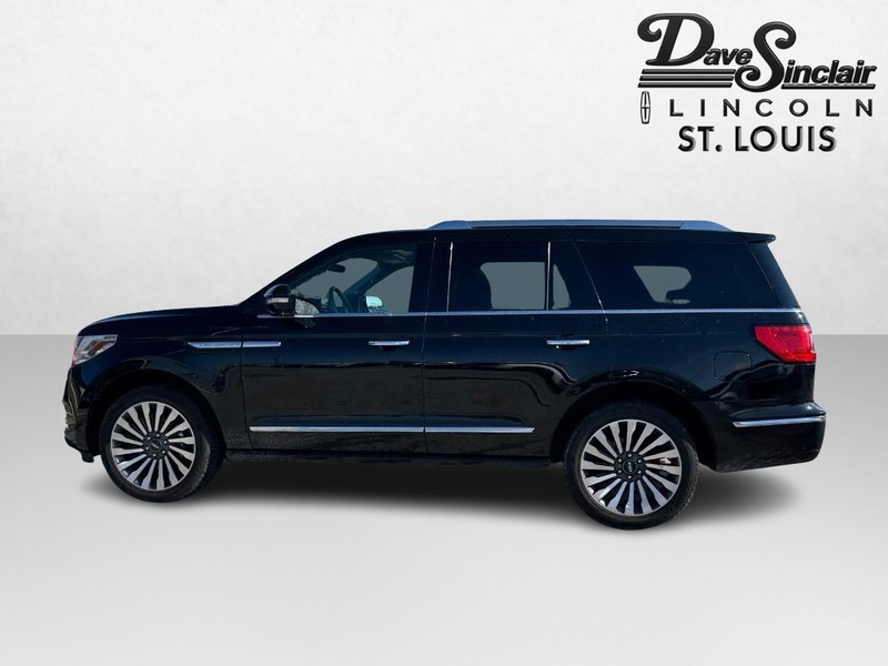 Lincoln Navigator Vehicle Full-screen Gallery Image 09