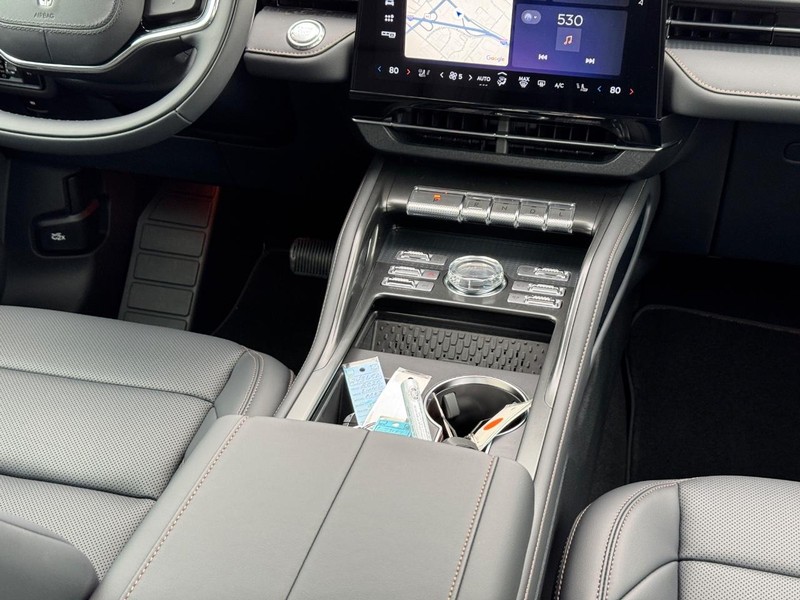 Lincoln Nautilus Vehicle Full-screen Gallery Image 16