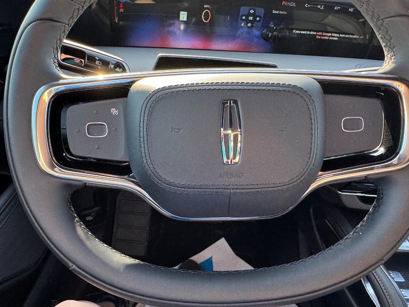 Lincoln Nautilus Vehicle Full-screen Gallery Image 20