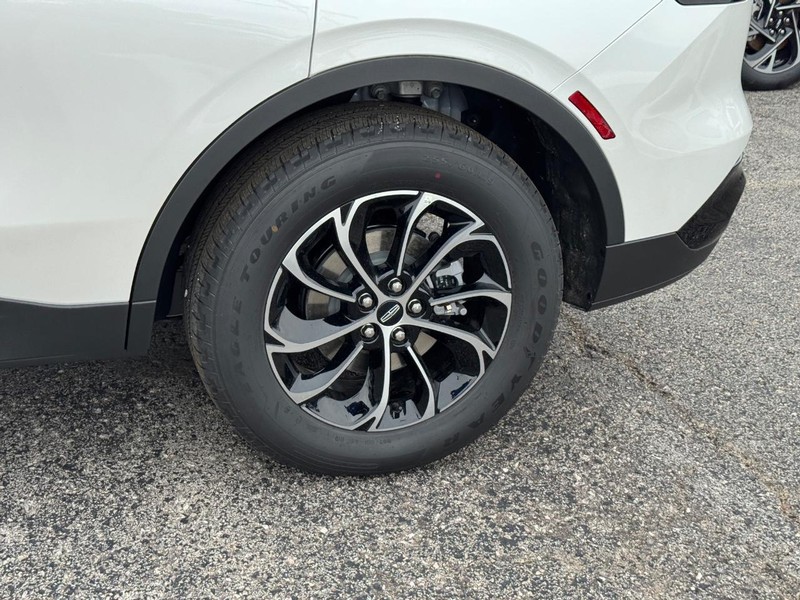 Lincoln Nautilus Vehicle Full-screen Gallery Image 10