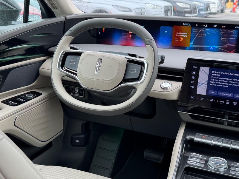 Lincoln Nautilus Vehicle Full-screen Gallery Image 14