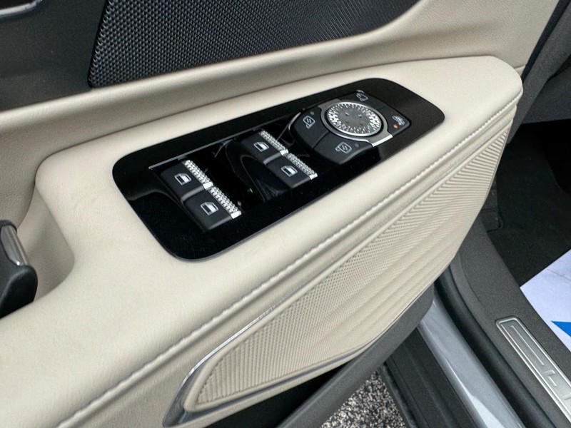 Lincoln Nautilus Vehicle Full-screen Gallery Image 18