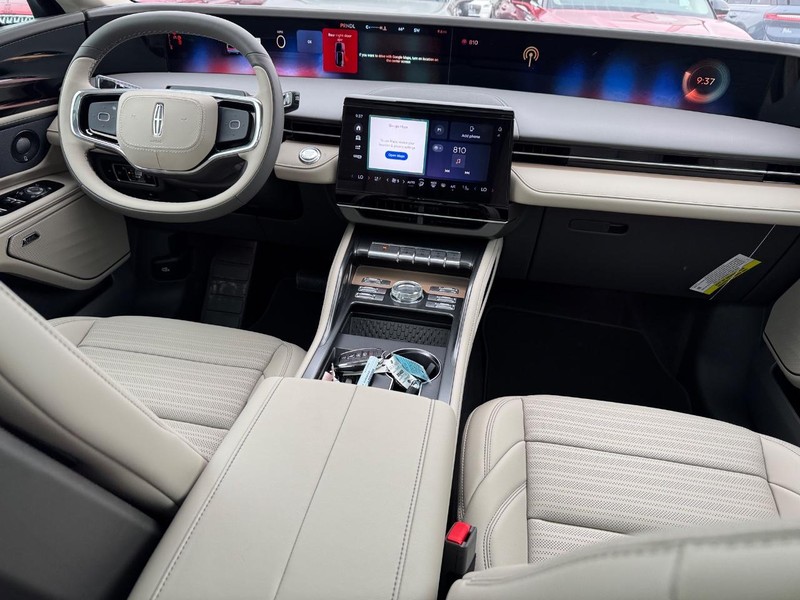 Lincoln Nautilus Vehicle Full-screen Gallery Image 14