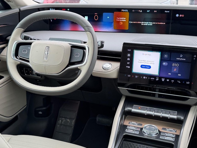 Lincoln Nautilus Vehicle Full-screen Gallery Image 15