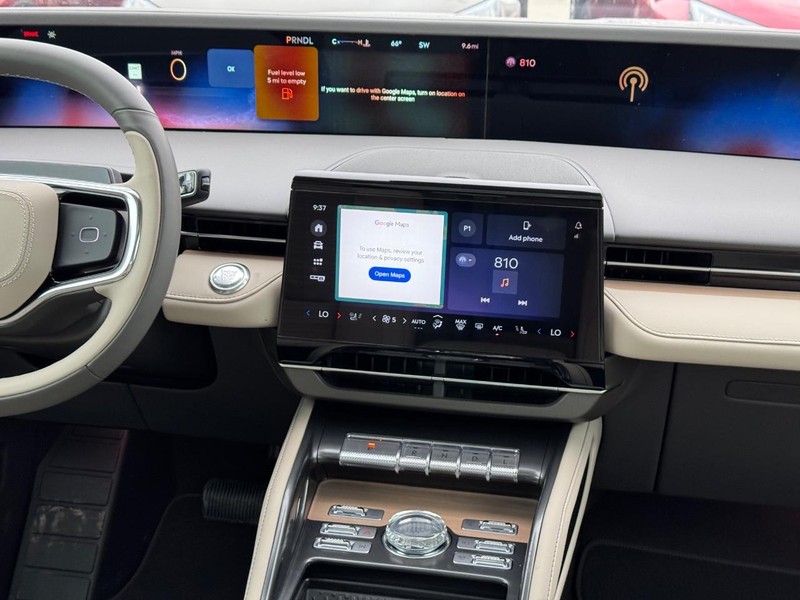 Lincoln Nautilus Vehicle Full-screen Gallery Image 16