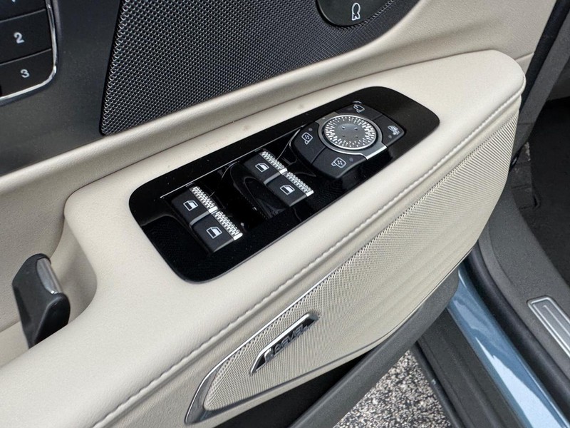 Lincoln Nautilus Vehicle Full-screen Gallery Image 19