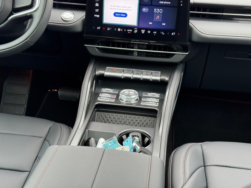 Lincoln Nautilus Vehicle Full-screen Gallery Image 17