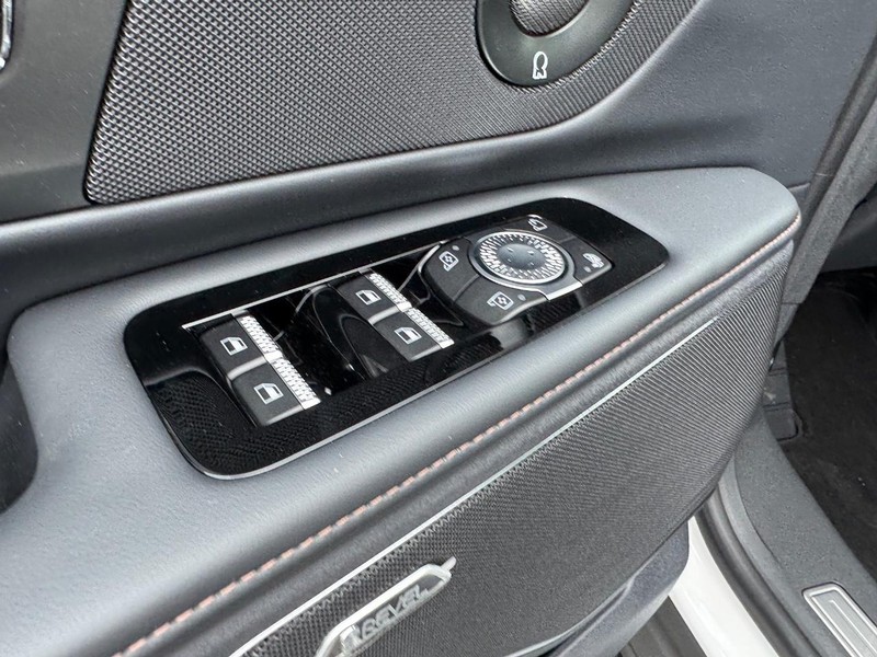 Lincoln Nautilus Vehicle Full-screen Gallery Image 18