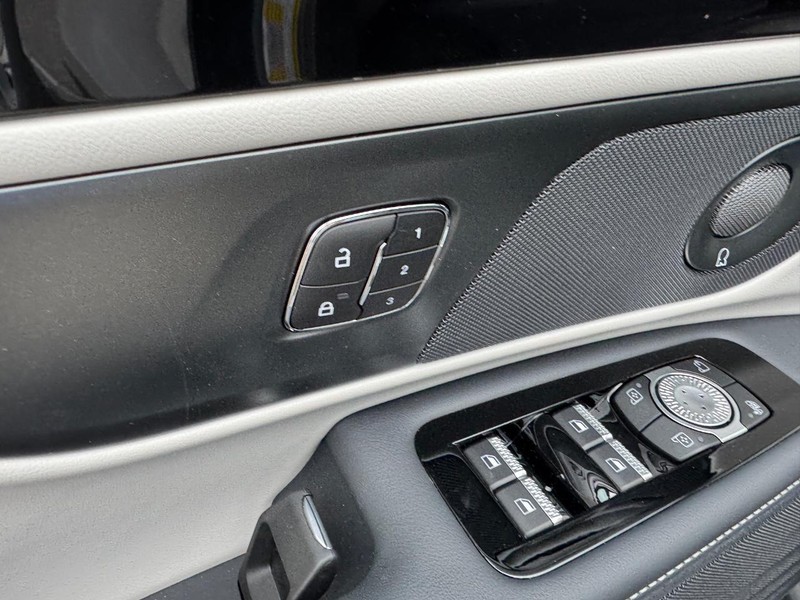 Lincoln Nautilus Vehicle Full-screen Gallery Image 20