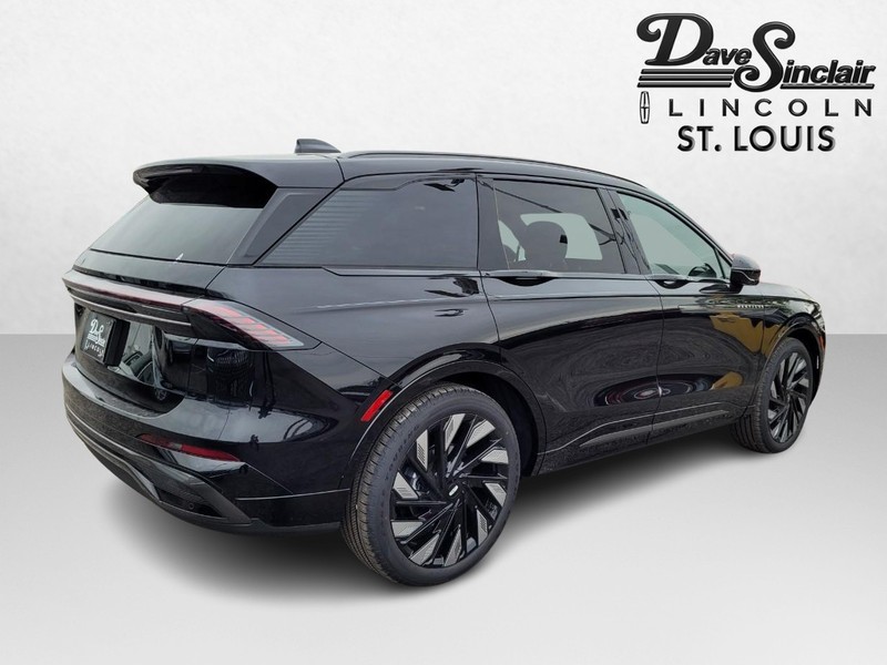 Lincoln Nautilus Vehicle Full-screen Gallery Image 04