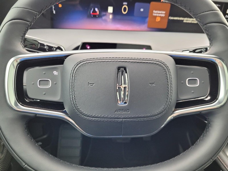 Lincoln Nautilus Vehicle Full-screen Gallery Image 20