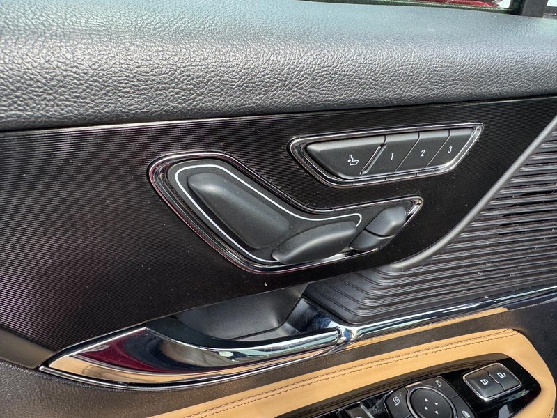 Lincoln Corsair Vehicle Full-screen Gallery Image 19
