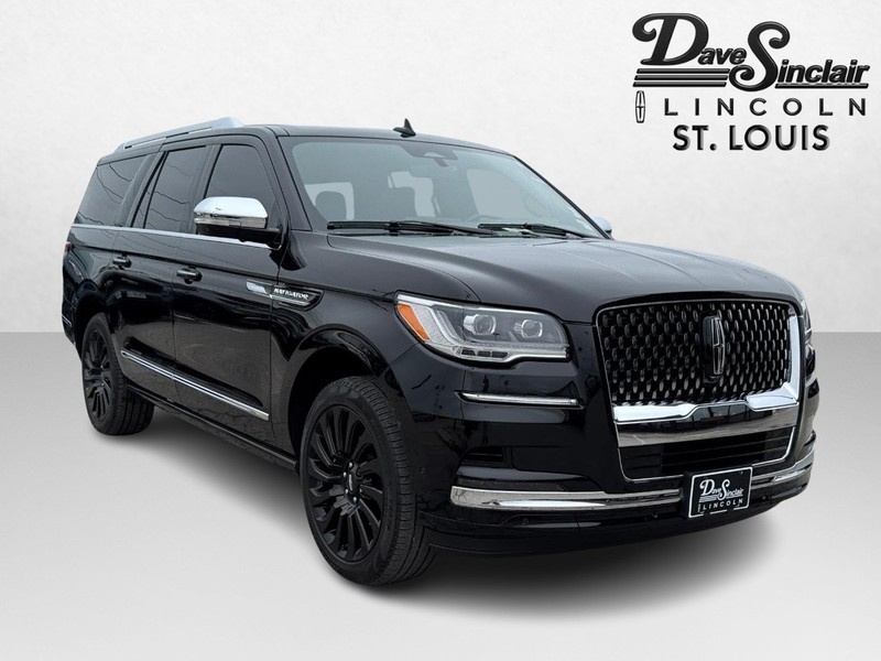 Lincoln Navigator L Vehicle Full-screen Gallery Image 03