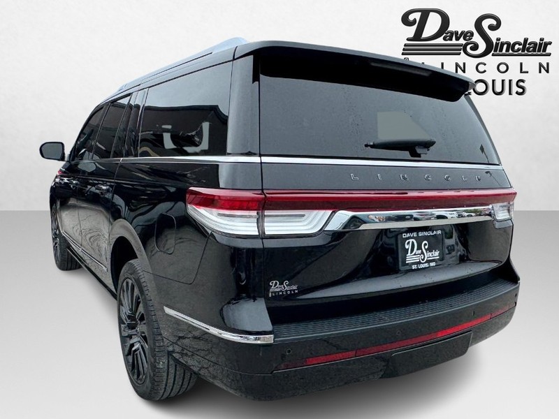 Lincoln Navigator L Vehicle Full-screen Gallery Image 07