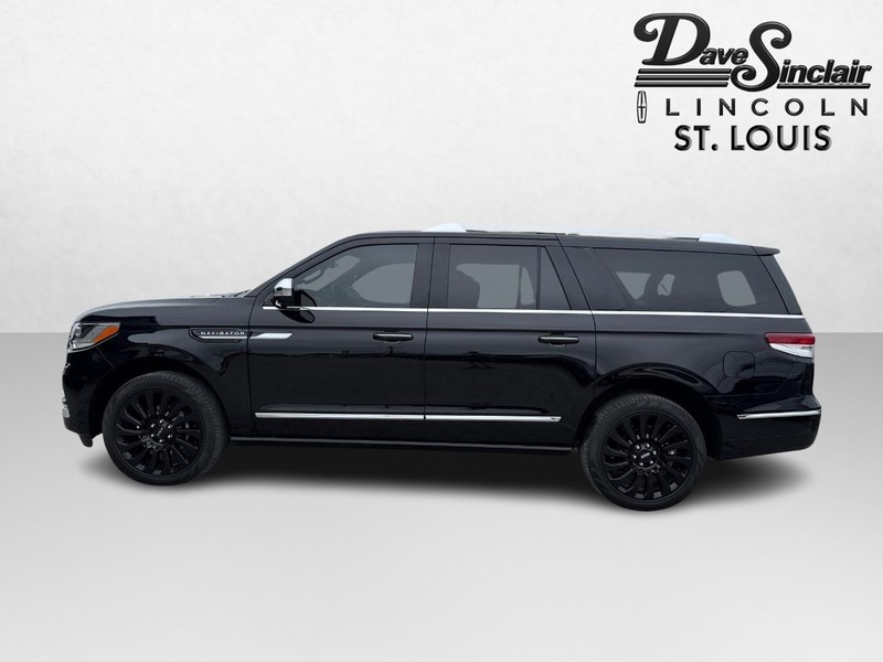 Lincoln Navigator L Vehicle Full-screen Gallery Image 09