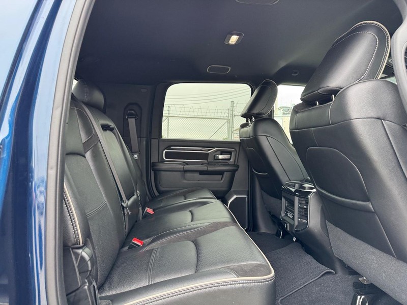 Ram 2500 Vehicle Full-screen Gallery Image 12