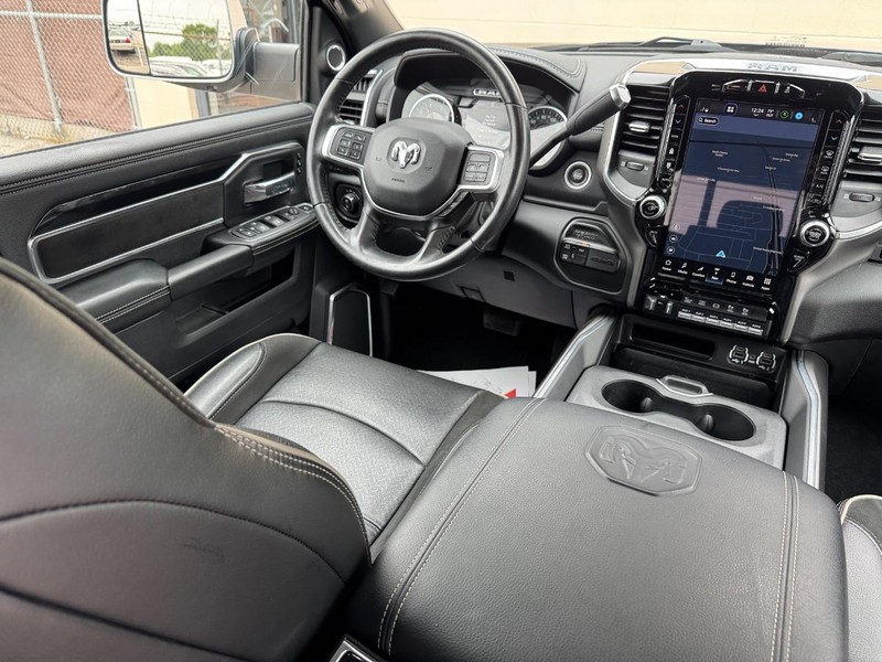 Ram 2500 Vehicle Full-screen Gallery Image 13