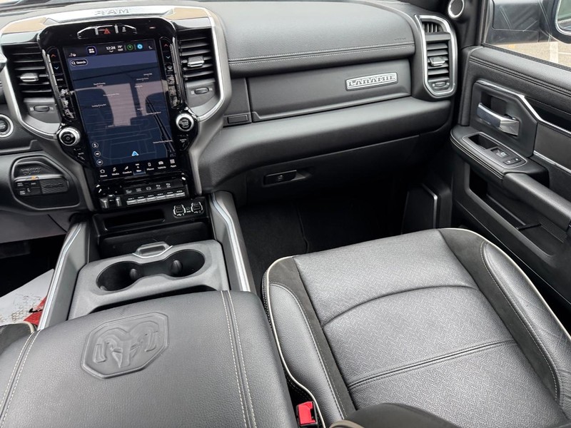 Ram 2500 Vehicle Full-screen Gallery Image 15