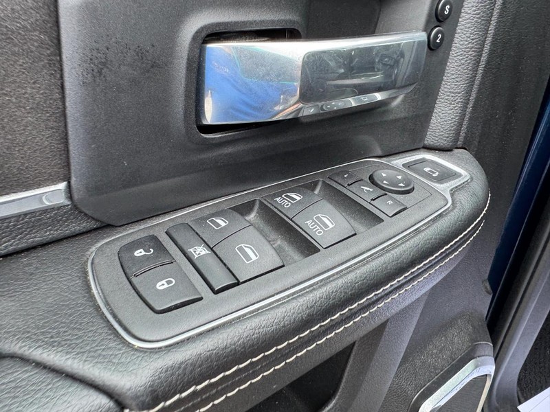 Ram 2500 Vehicle Full-screen Gallery Image 17