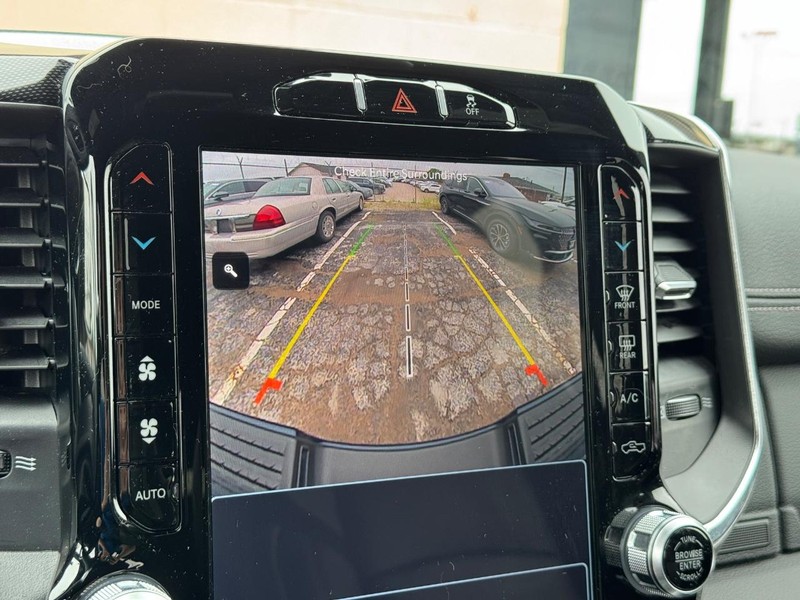 Ram 2500 Vehicle Full-screen Gallery Image 23