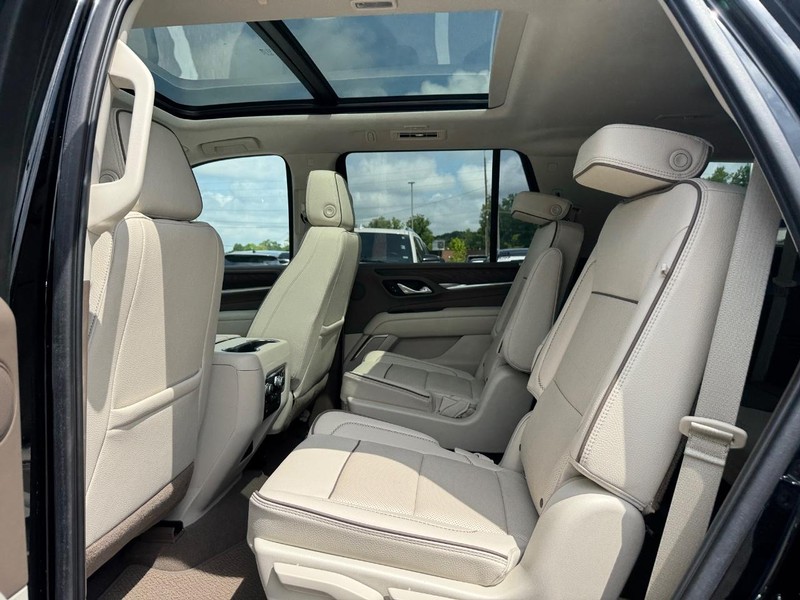 GMC Yukon Vehicle Full-screen Gallery Image 11
