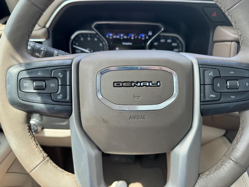 GMC Yukon Vehicle Full-screen Gallery Image 21