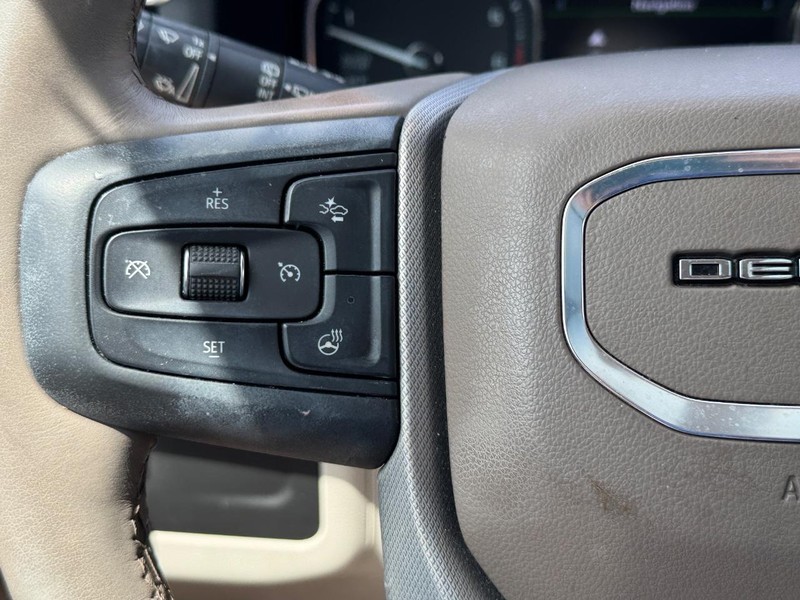 GMC Yukon Vehicle Full-screen Gallery Image 22