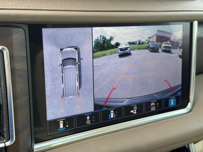 GMC Yukon Vehicle Full-screen Gallery Image 26