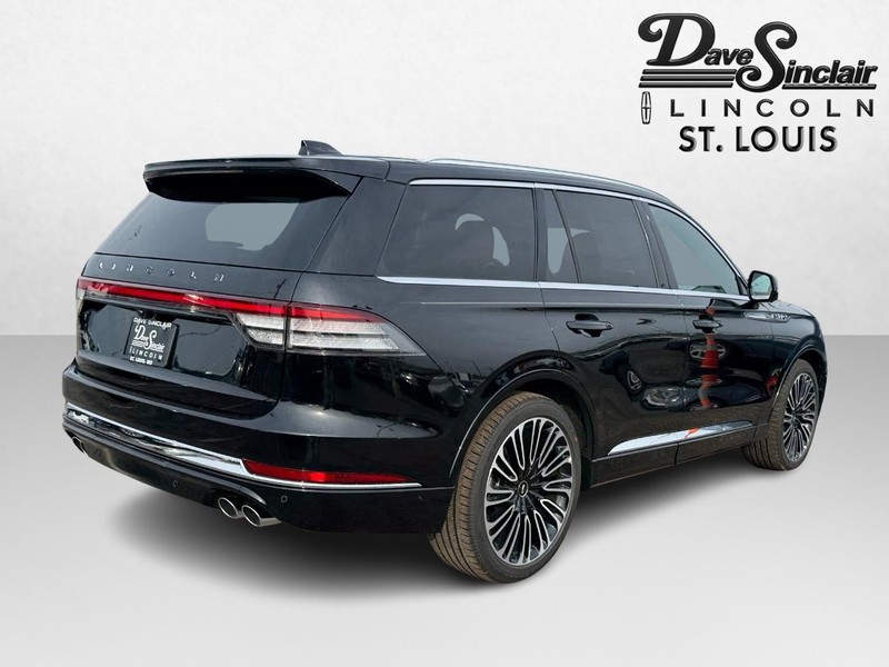 Lincoln Aviator Vehicle Full-screen Gallery Image 05
