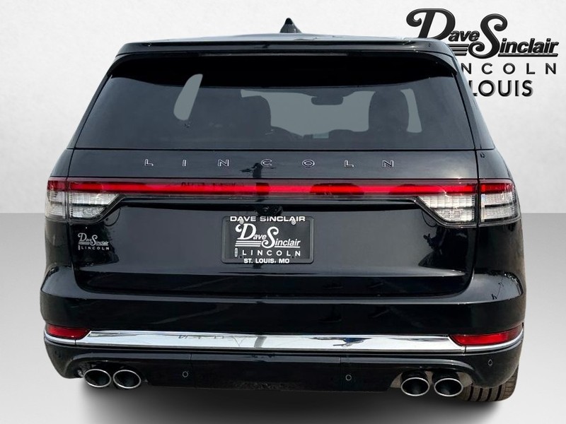 Lincoln Aviator Vehicle Full-screen Gallery Image 06