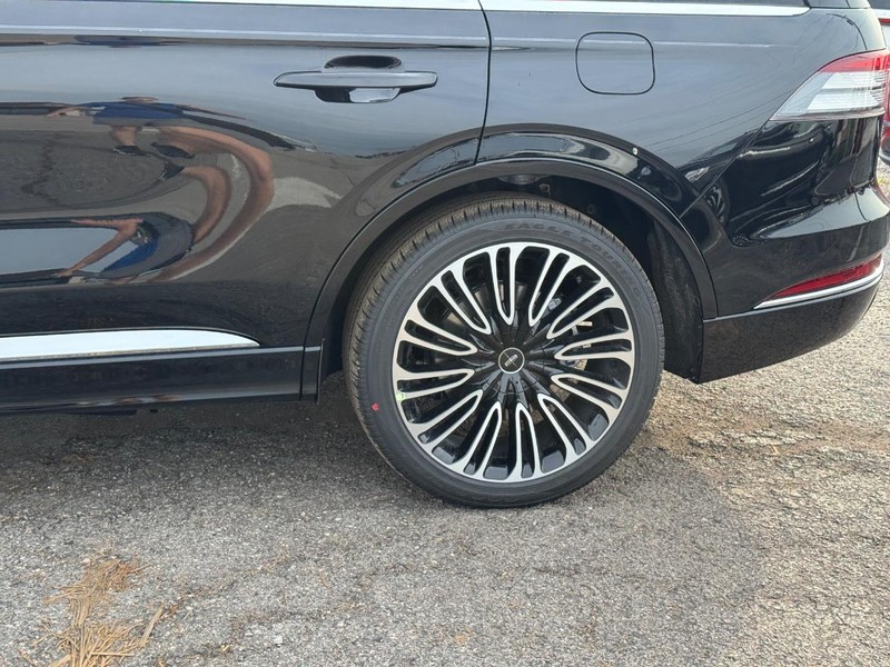 Lincoln Aviator Vehicle Full-screen Gallery Image 10