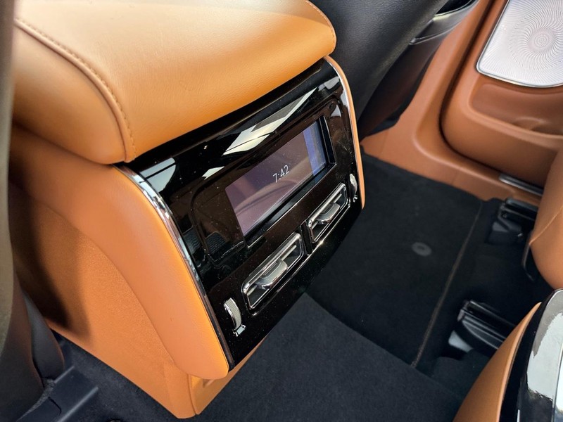 Lincoln Aviator Vehicle Full-screen Gallery Image 13