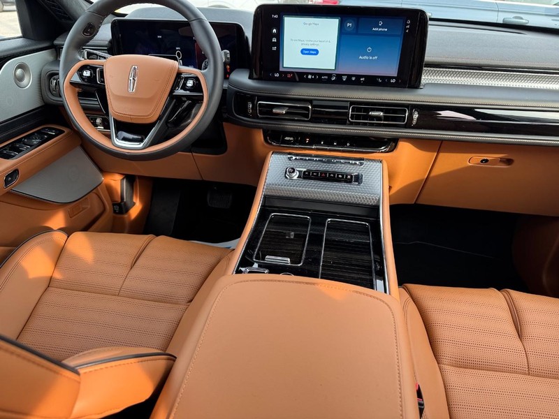Lincoln Aviator Vehicle Full-screen Gallery Image 17
