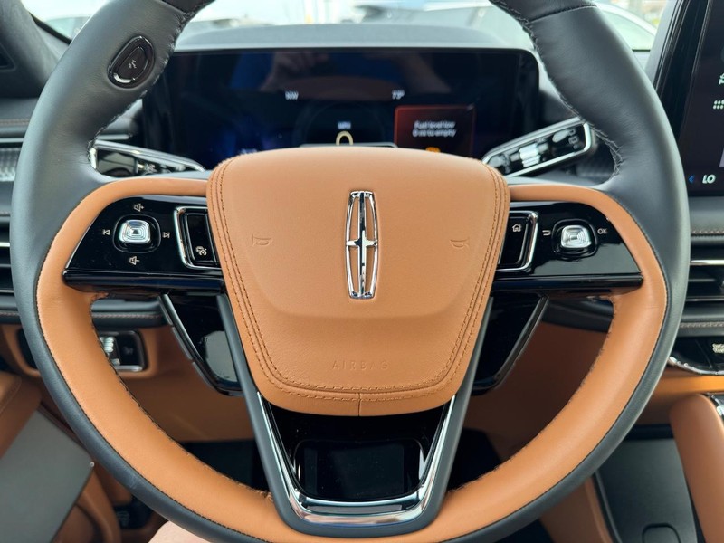 Lincoln Aviator Vehicle Full-screen Gallery Image 22