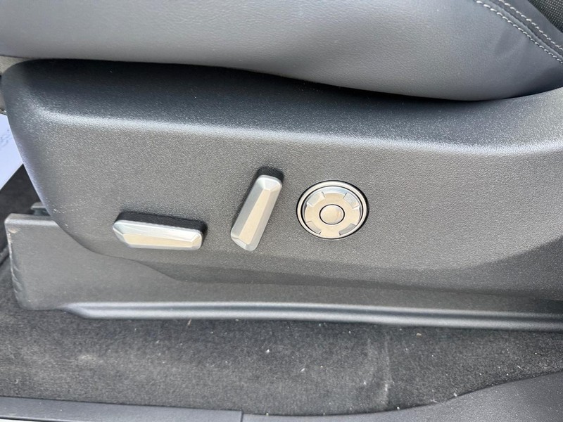Lincoln Navigator Vehicle Full-screen Gallery Image 20