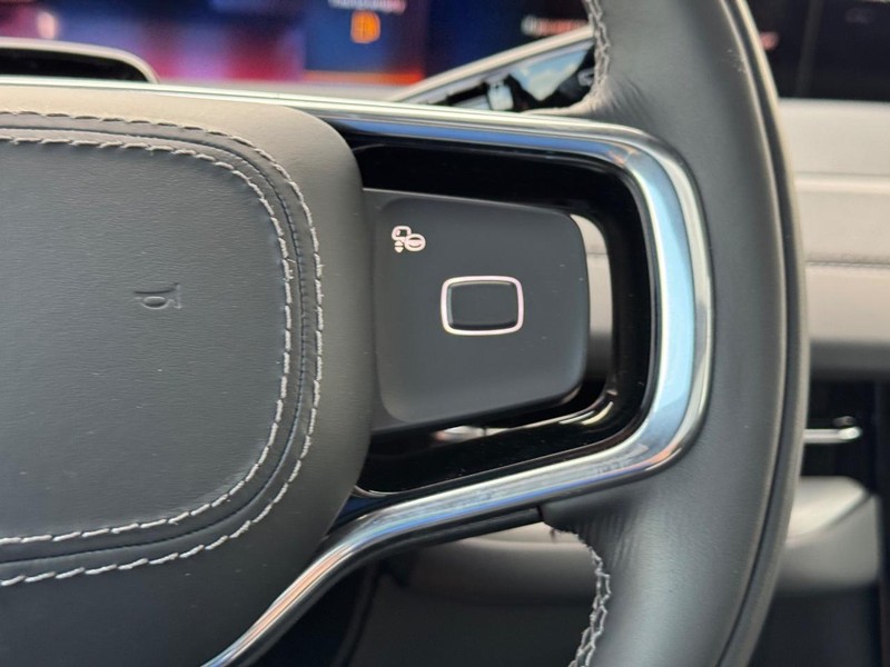 Lincoln Navigator Vehicle Full-screen Gallery Image 24