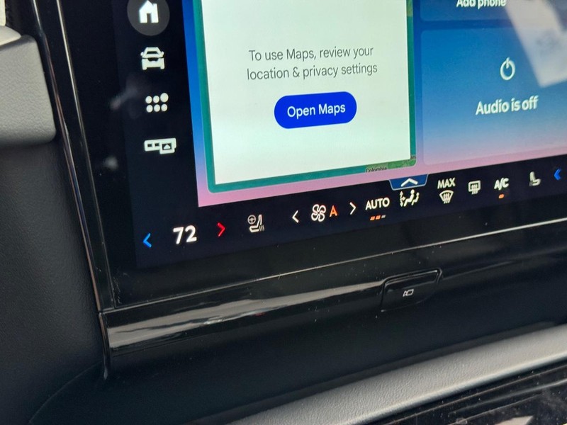 Lincoln Navigator Vehicle Full-screen Gallery Image 25