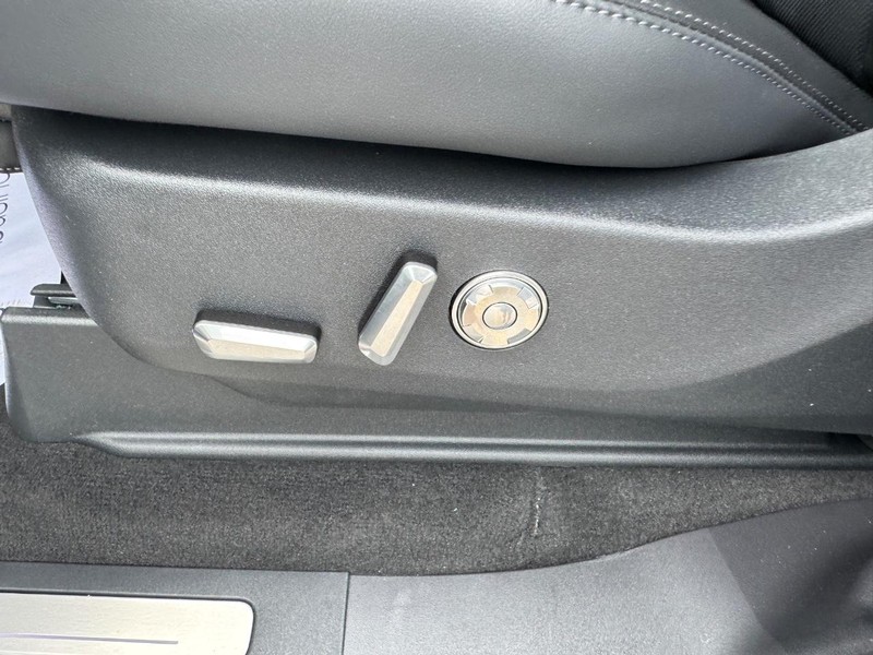 Lincoln Navigator L Vehicle Full-screen Gallery Image 20