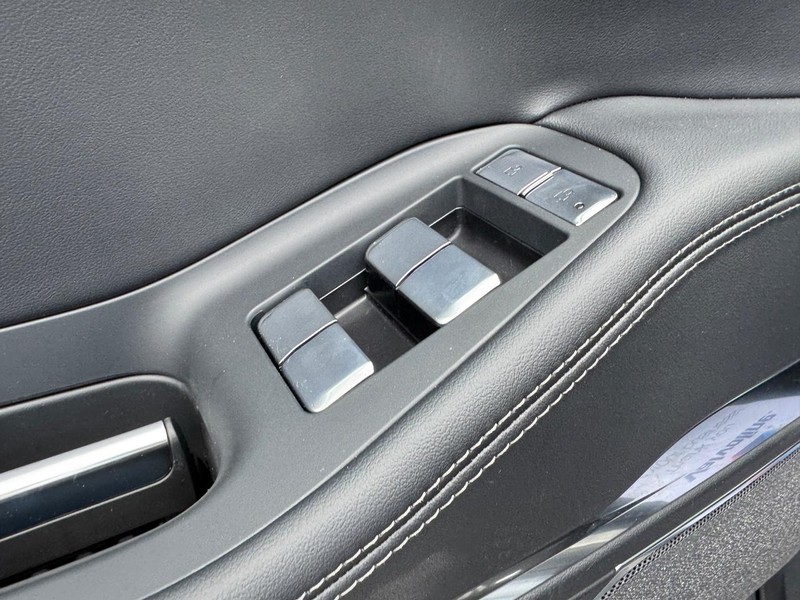 Lincoln Navigator L Vehicle Full-screen Gallery Image 21